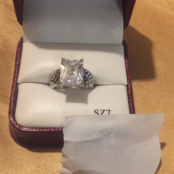 Jewelry - Gorgeous Silver Tone Stone Ring